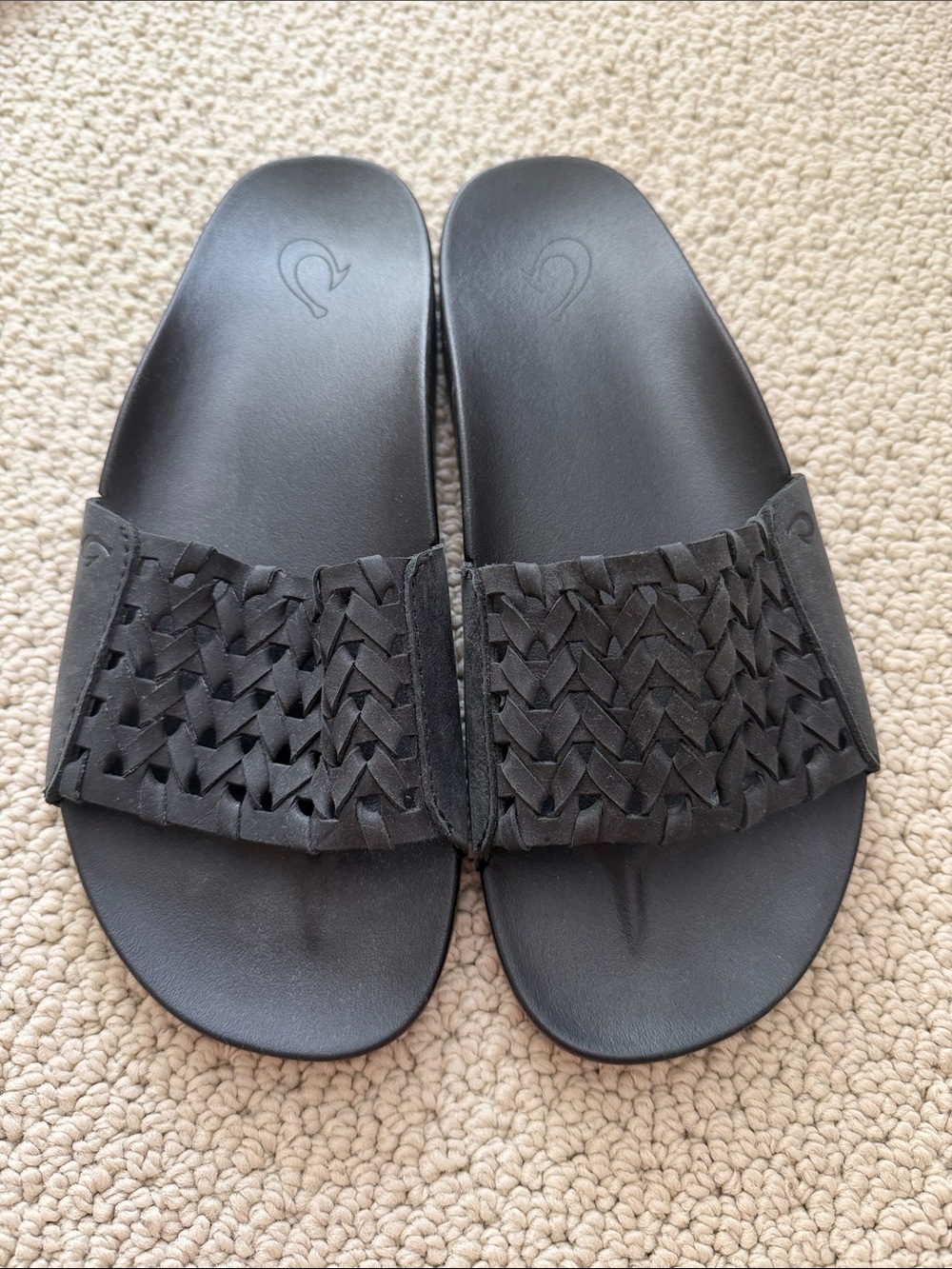 Women’s olukai Black leather Slide Sandals with Woven Strap